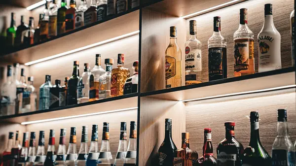 Acessórios Elegantes para Servir Bebidas em Restaurantes: Sofisticação e Funcionalidade