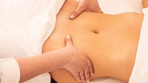 Toques simples para estimular o funcionamento intestinal natural